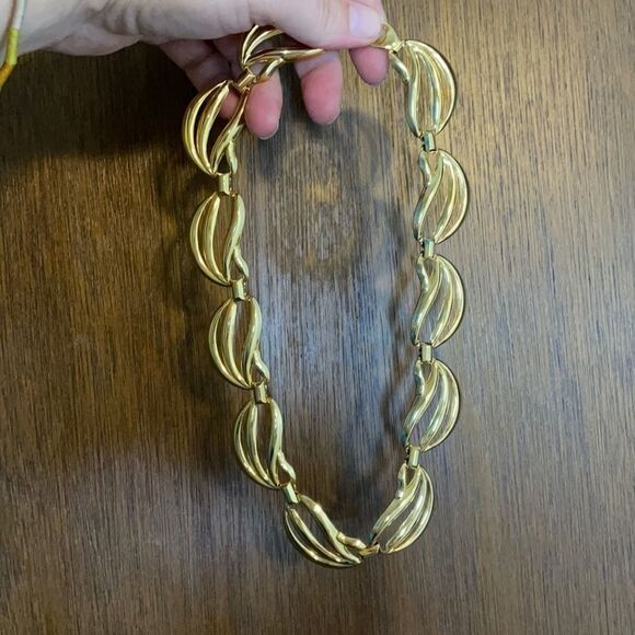 Gold Wreath Ornate Statement Necklace - Picture 7 of 9